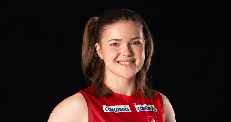 Meret Aarden: Mit 18 Jahren im doppelten Nationaltrikot